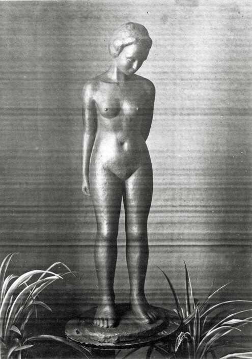 Statue einer jungen Frau
